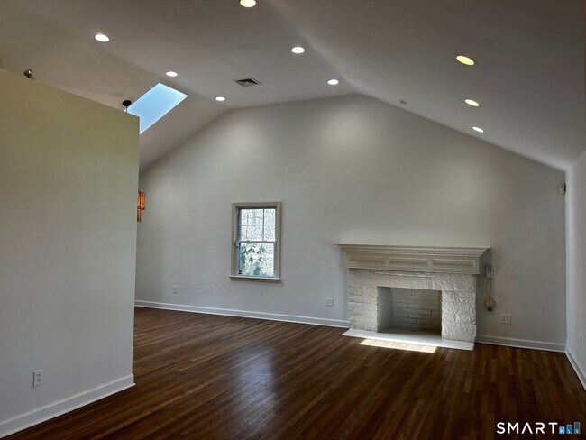 Foto del edificio - 97 Godfrey Rd