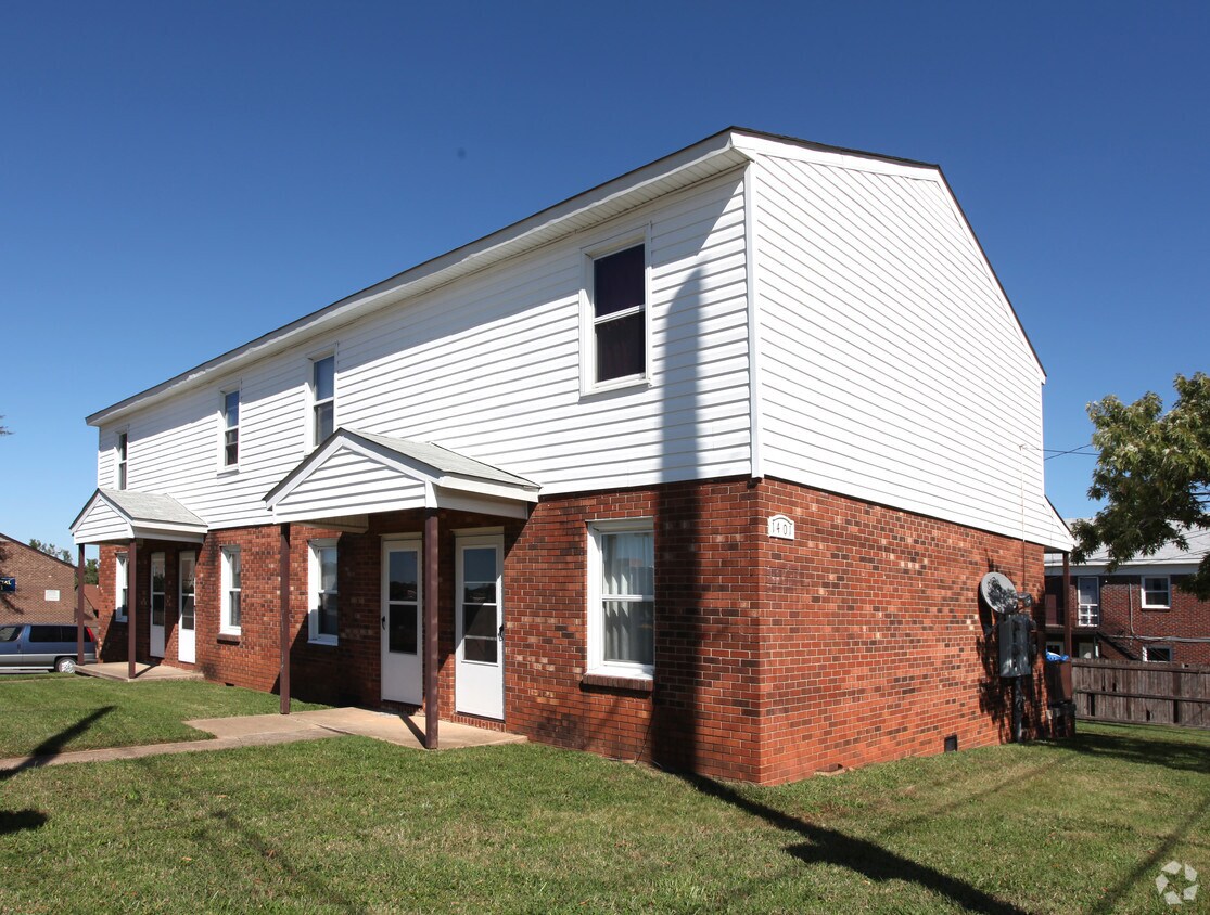 Building Photo - 1401 E Fifth St