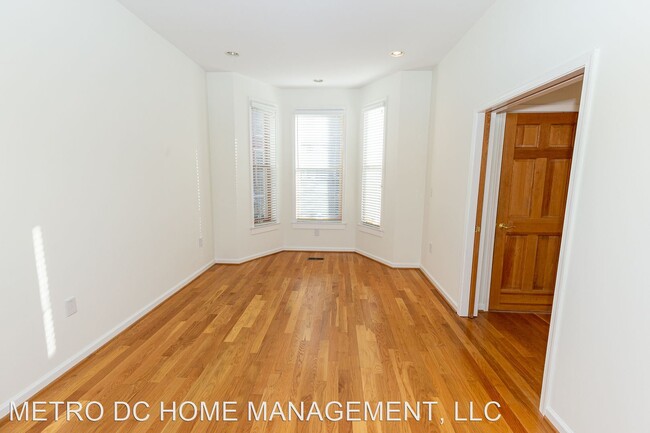 Building Photo - 3 br, 2.5 bath House - 1366 EMERALD ST NE
