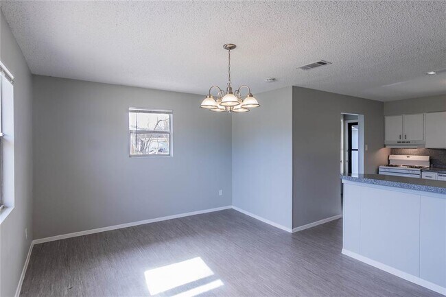 Foto del edificio - 207 N Cougar Ave