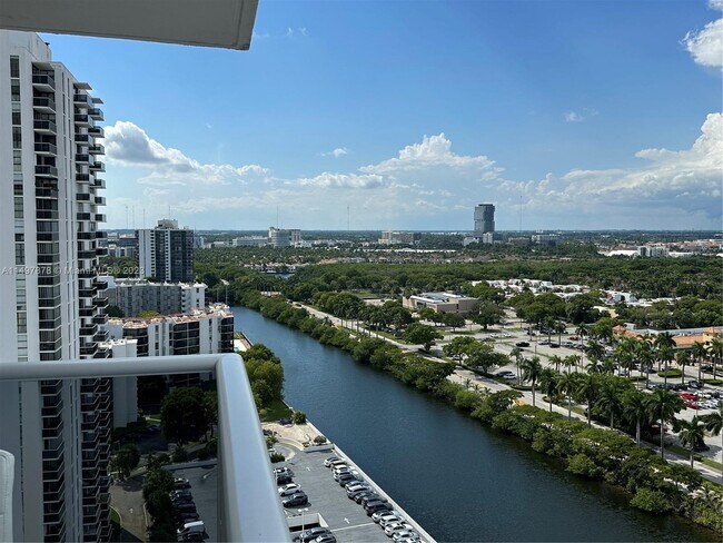 Building Photo - 3675 N Country Club Dr