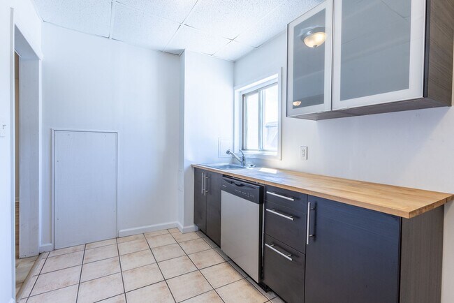 Foto del edificio - 742 E Warrington Ave