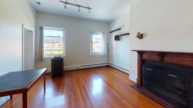 Building Photo - 1bed in Kenmore Boston No broker fee!