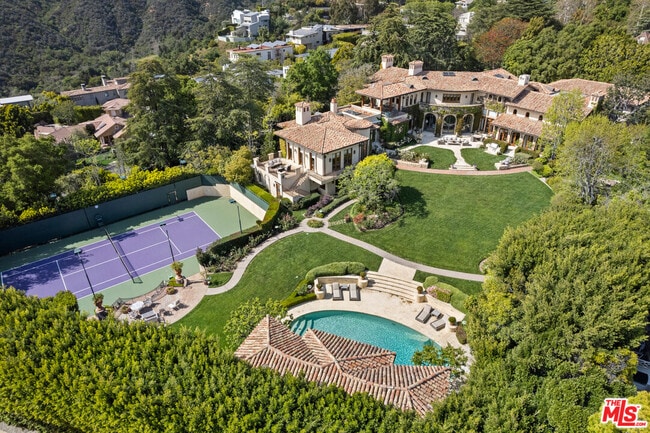 Building Photo - 1550 Amalfi Dr