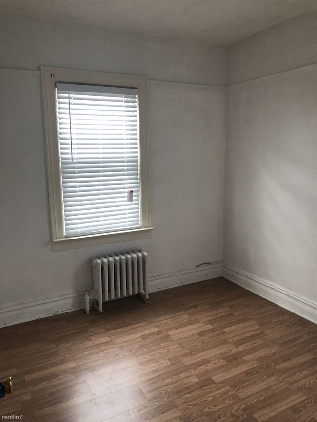 Building Photo - 3 br, 1 bath  - 7605 Myrtle Ave