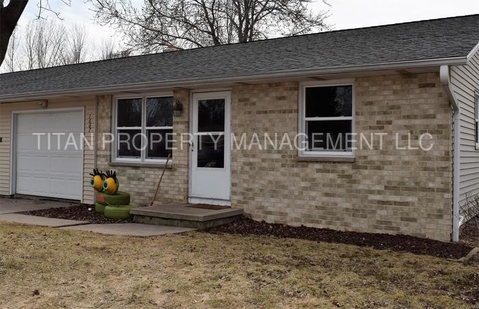 Primary Photo - 1667 W Paulson Rd