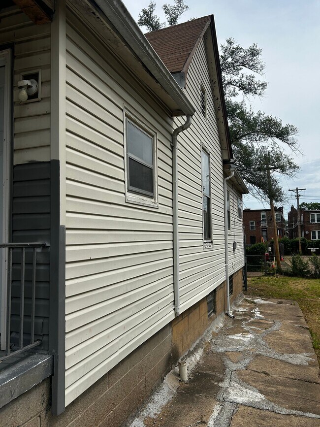 Foto del edificio - 5657 Roosevelt Pl