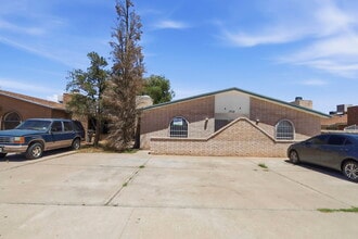 Building Photo - 2918 E Glen Dr