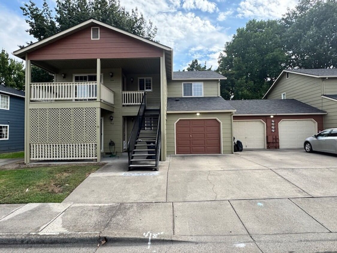 Primary Photo - 3 Bedroom Upstairs Condo with Garage