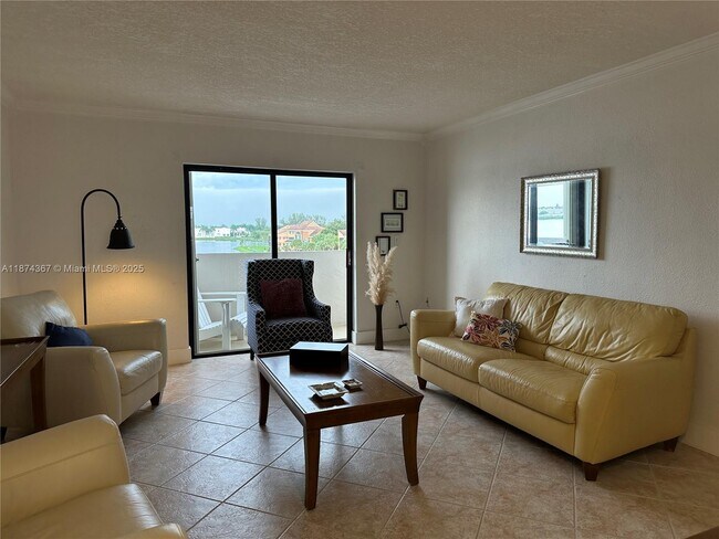 Foto del edificio - 15969 NW 64th Ave