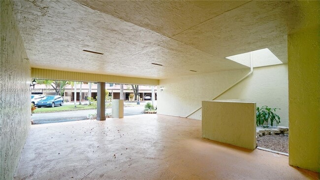 Building Photo - 3823 Estepona Ave