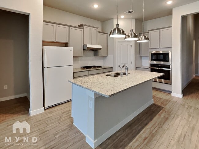 Building Photo - 1606 Delafield Rd