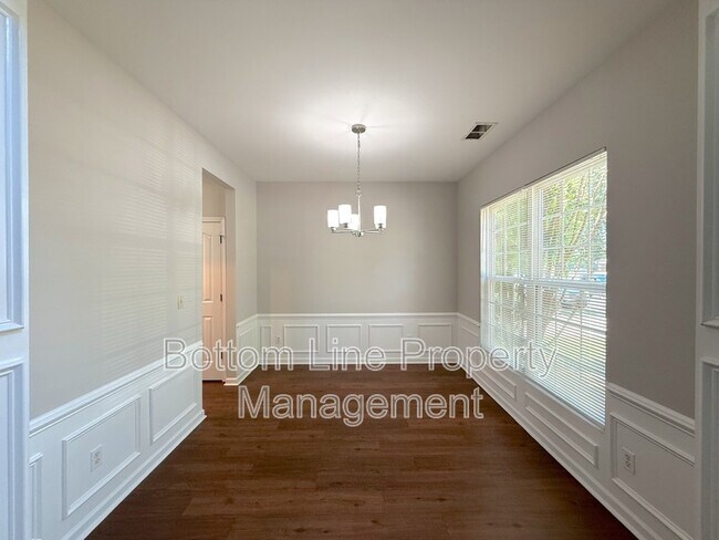 Foto del edificio - 5622 Wallace Cabin Dr