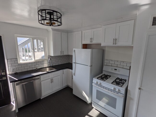 Building Photo - 4300 Market St