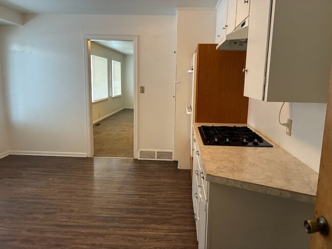 Building Photo - 343 Martin St