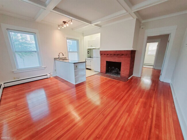 Building Photo - 1 br, 1 bath Condo - 5 Eversley Ave