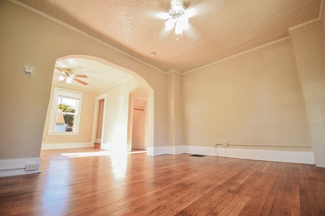 Building Photo - Beautiful 4 Bed 2 Bath Home in NE Portland!