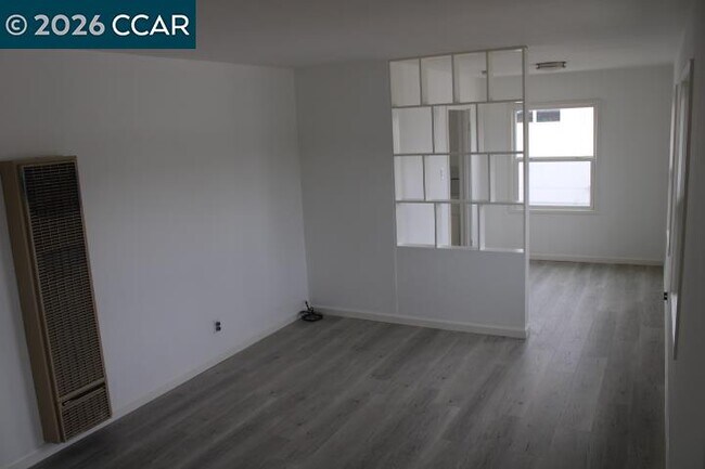 Foto del edificio - 4010 Macdonald Ave