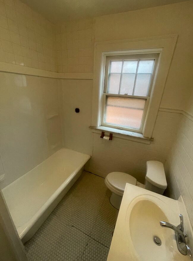 Foto del edificio - 3633 Dunnica Ave