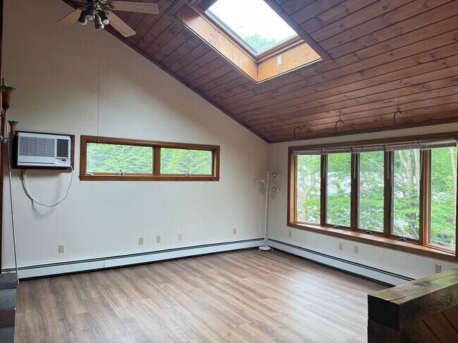 Building Photo - 271 Wanoosnoc Rd