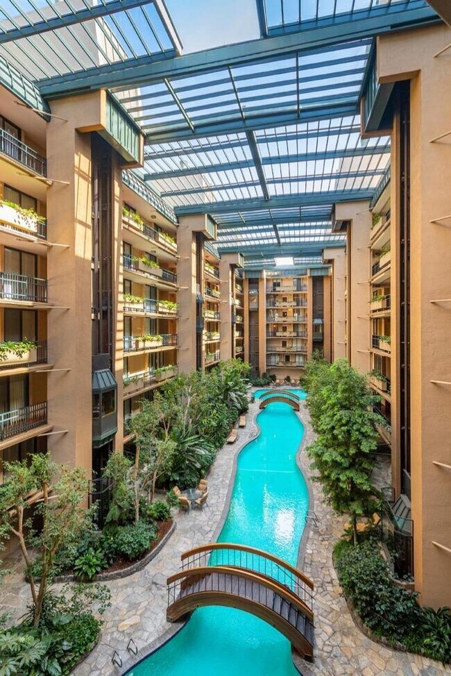 Foto del edificio - 555 Laurel Ave