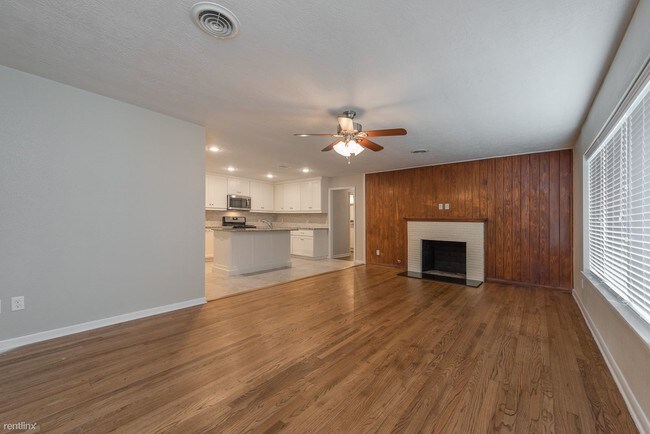 Building Photo - 5 br, 3 bath House - 404 Day Ave