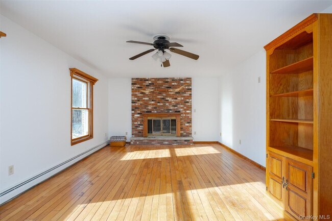 Foto del edificio - 123 Brush Hill Rd