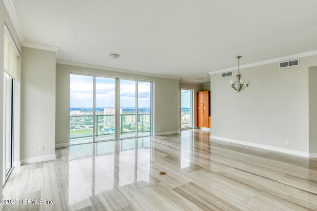 Foto del edificio - 1431 Riverplace Blvd