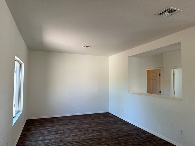 Foto del edificio - 4 Bed/2.5 Bath with Office/Den & LOADS of Closet Space! $500 off 1st Month Rent on March Move-In!!