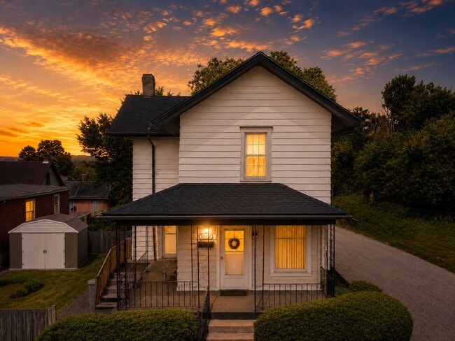 Building Photo - 1307 Hays St