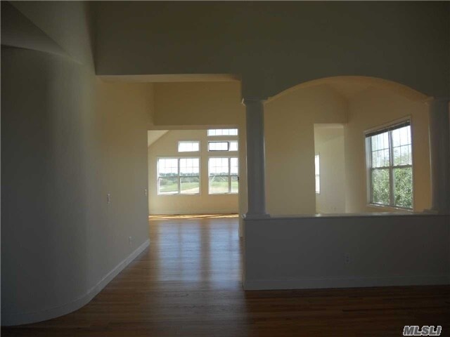 Building Photo - 44 Tyler Dr