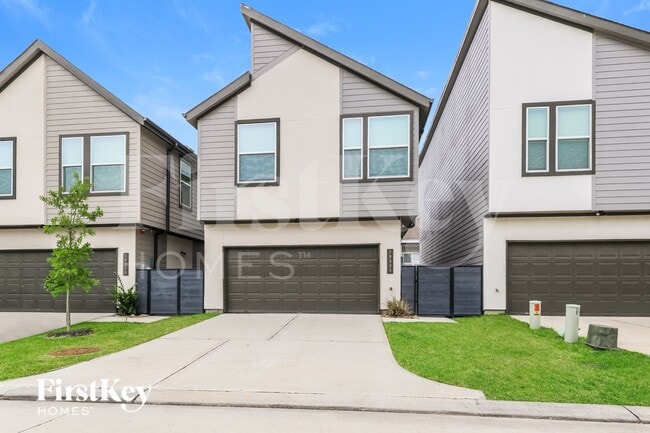 Building Photo - 18334 W Centro Cir