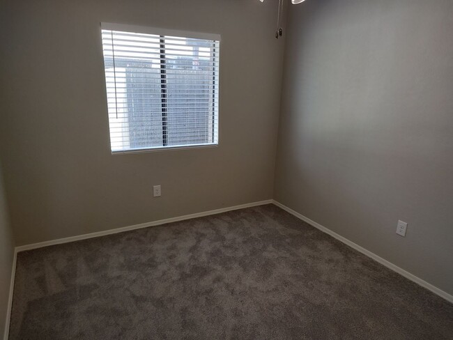 Foto del edificio - 2 Bedroom 1 Bath Condo in Desirable Chandl...