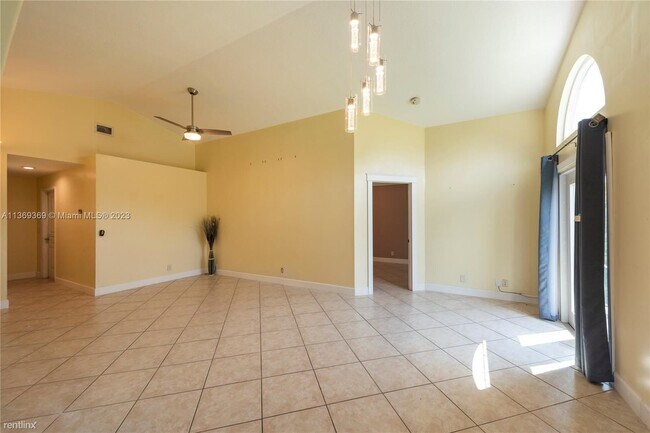 Foto del edificio - 3 br, 2 bath House - 515 Marill Ter