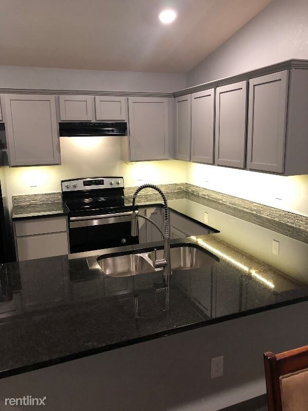 Building Photo - 3 br, 2 bath Apartment - 3630 W Maple