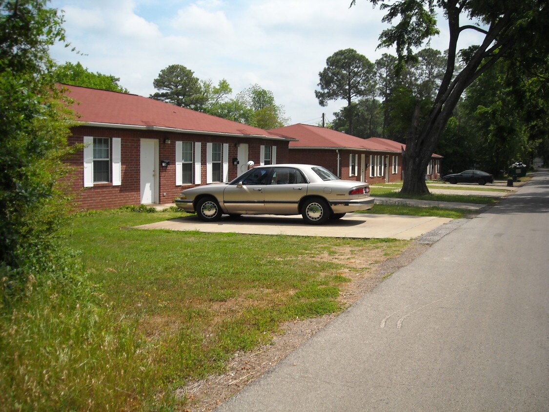 Foto del edificio - Deaton Duplex