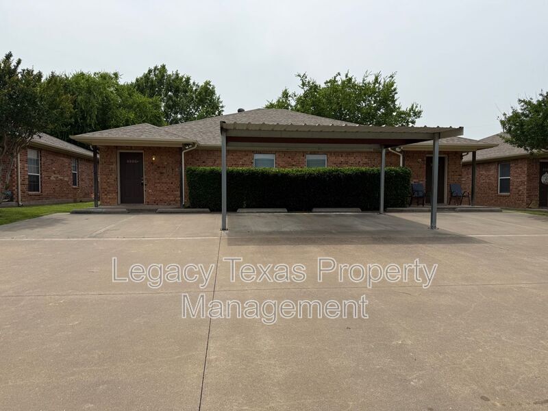 Primary Photo - 1322 Country Club Rd
