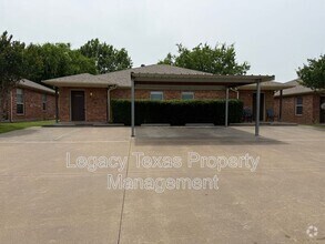 Building Photo - 1322 Country Club Rd