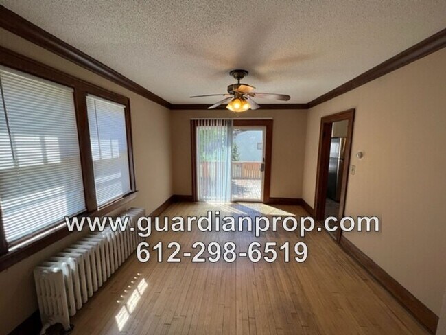 Foto del edificio - Merriam Park House Available Now, HW Floor...