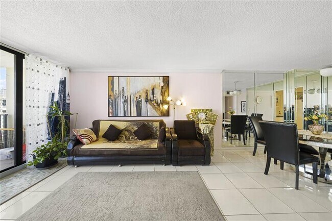 Building Photo - 2201 S Ocean Dr