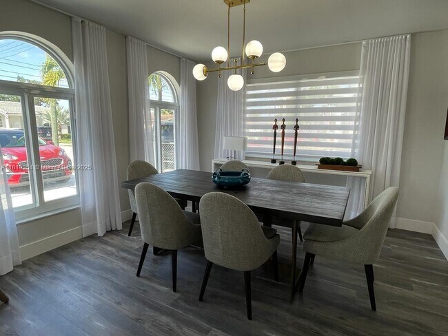 Foto del edificio - 2968 SW 23rd Terrace