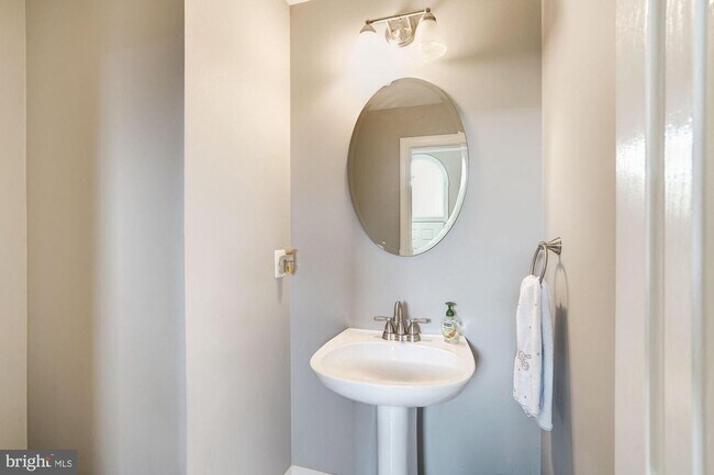 Foto del edificio - 1805 Fallbrook Ln