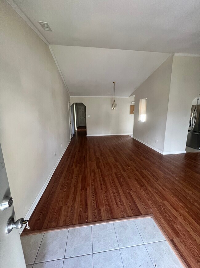 Building Photo - 803 Addison Ct