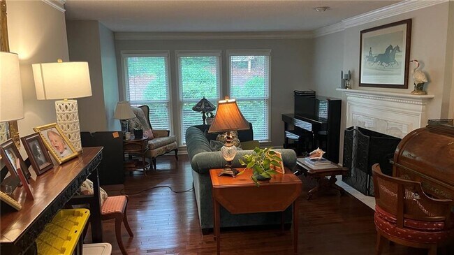 Foto del edificio - 2452 North Forest Dr NE