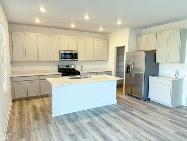 Building Photo - 769 Felix Dr