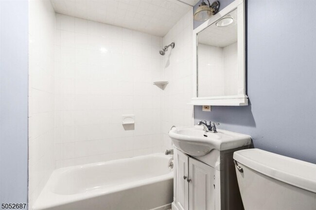 Foto del edificio - 247 Old York Rd