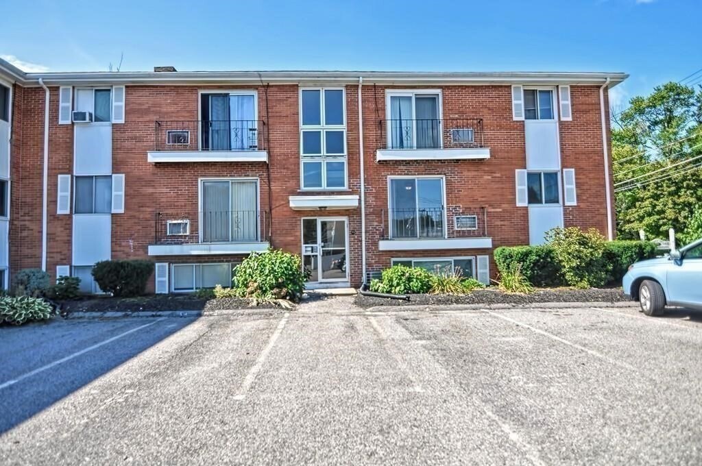 3 Endicott St Unit 4, Norwood, MA 02062 Room for Rent in Norwood, MA