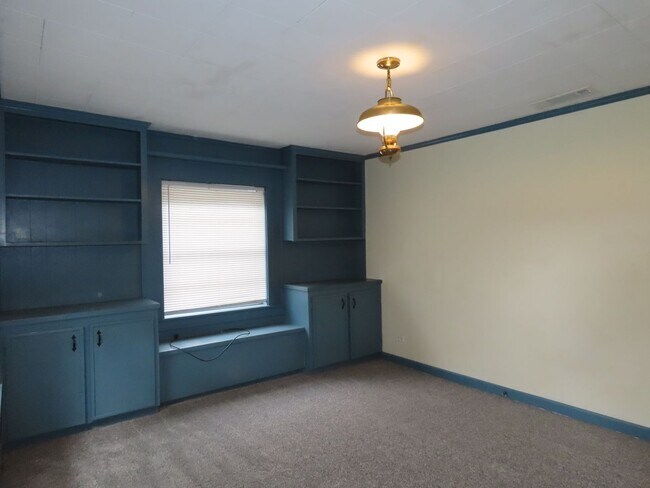 Building Photo - Charming 1 Bedroom, 1 Bath House w/Worksho...