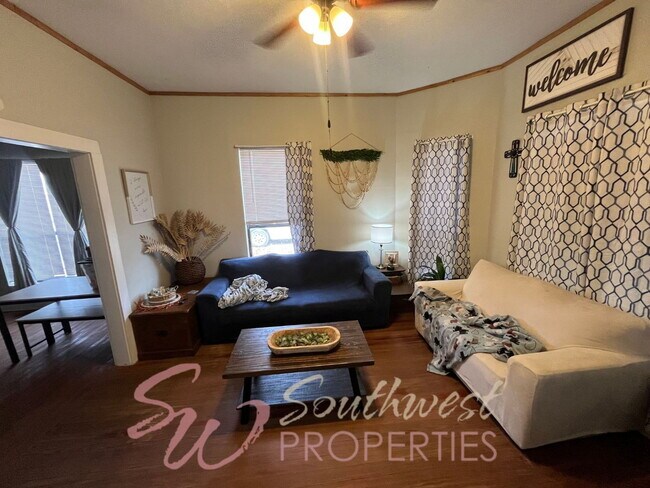 Building Photo - Charming 2 Bedroom Home with Hardwood Floors, Bay Window, High Ceilings + Fenced Yard!