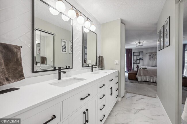 Foto del edificio - 2885 Knox Ave S